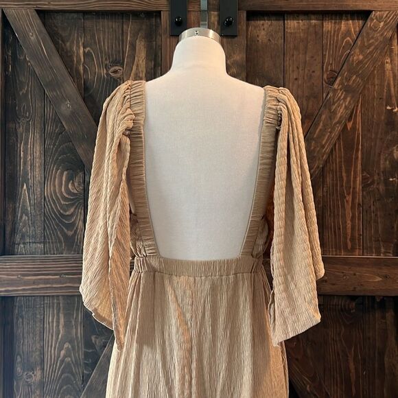 V-Neck  Tiered Silhouette with Flutter Sleeves Maxi Dress - Picture 10 of 16